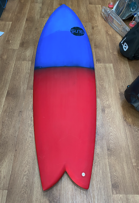 SUNS Pisces 5'10' x 20 1/8' x 2 5/8' - 32.3 litres BLUE/RED